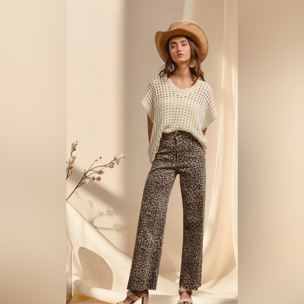 Leopard Print Mid Rise Flare Jeans - Picture 6 of 7